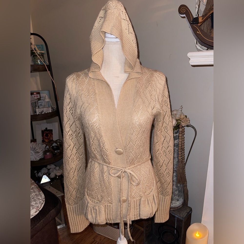 Lux brand short large button cardigan with belt perfect for Fall! Size L🤎